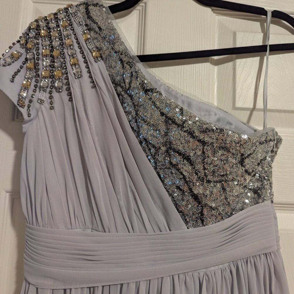Formal gown - Picture 3 of 5